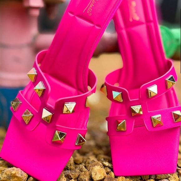Anne Michell Passionate Hot Pink Stud Silde Heels - Picture 3 of 6